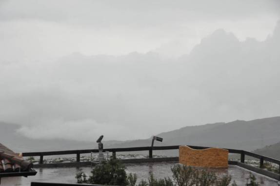 Tempo bastante nublado em Quito, no Equador, vista aos 4 mil metros no morro Pichincha